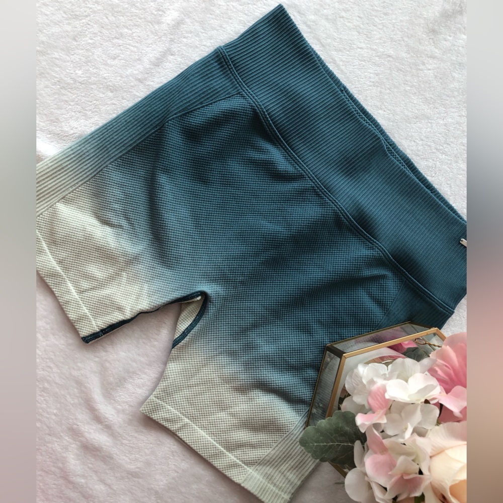 PINK Victoria's Secret Teal to Cream Ombre Ribbed Bike Shorts
